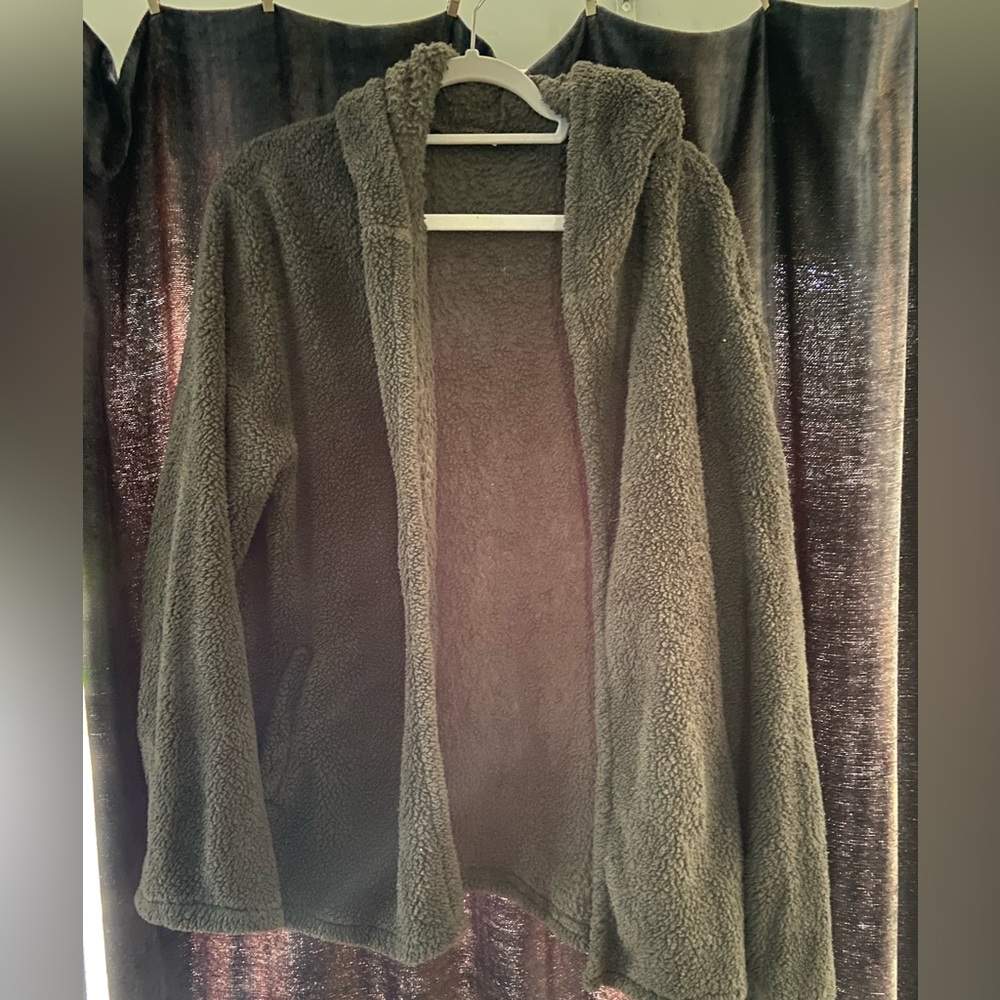 Opened furry sweater/coat